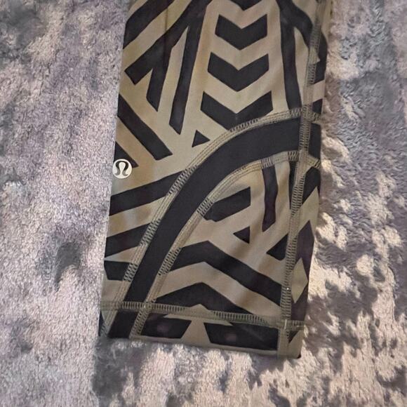 Lululemon Cropped Capri Yoga Pants Leggings Women’s Size 4 - Picture 5 of 6